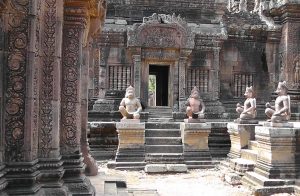 Der Tempel Banteay Srei in der Ebene von Angkor