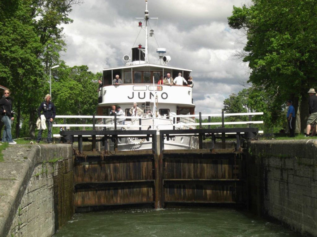 die MS "Juno" auf dem Götakanal in Schweden.