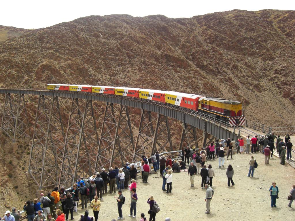 Das Viadukt La Polvorilla auf der Strecke des Tren a las Nunes, Argentinien