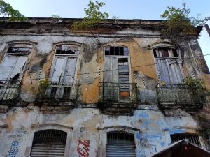 verfallenes Haus im brasilianischen Belém