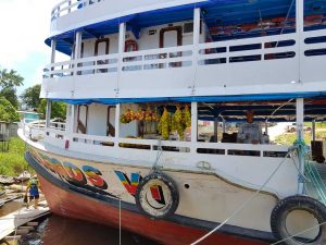 Amazonasschiff im brasilianischen Jutai