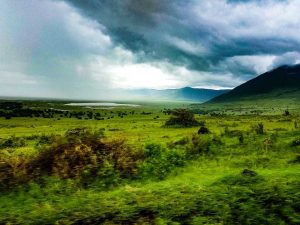 Gewitterwolken über dem Ngorongoro-Krater, Tansania.