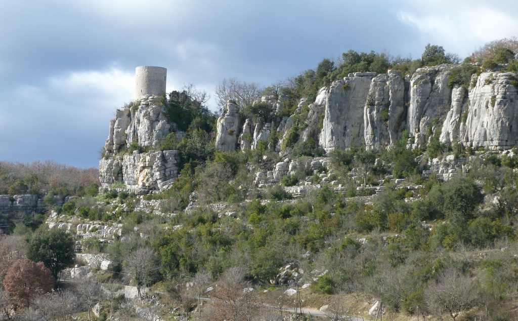 Gesteinsformationen im Nationalpark der Cevennen in Frankreich. 