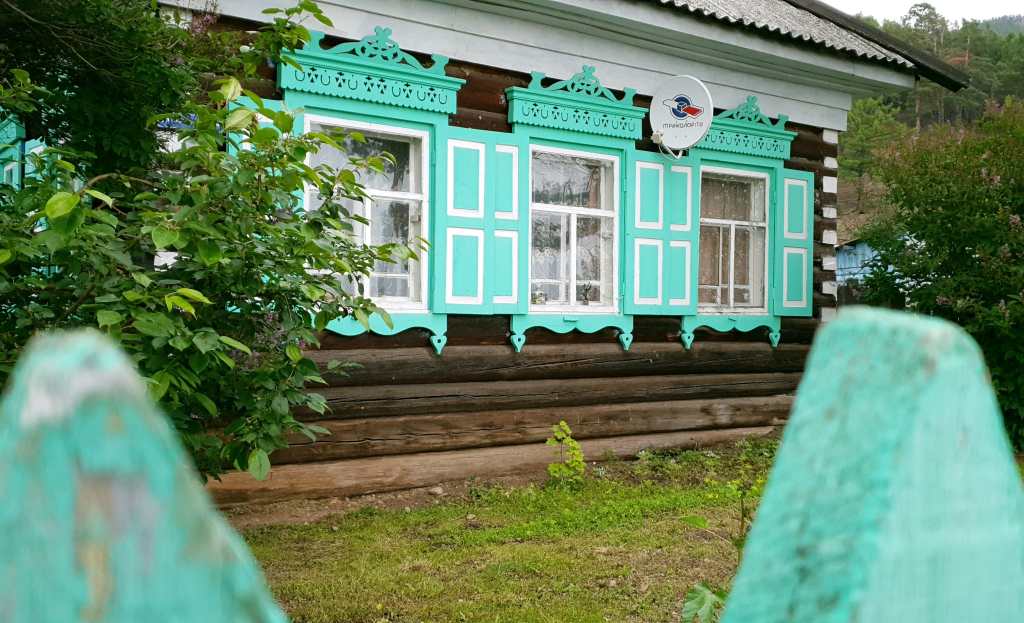  Holzhaus in Bolschije Koty im Pribaikalskij Nationalpark, unweit von Listwjanka am Baikalsee. 