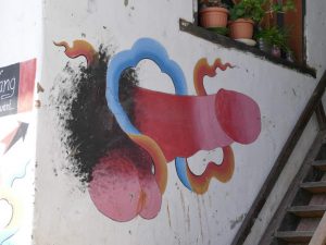 Penis-Abbildung auf einem Haus in Bhutan