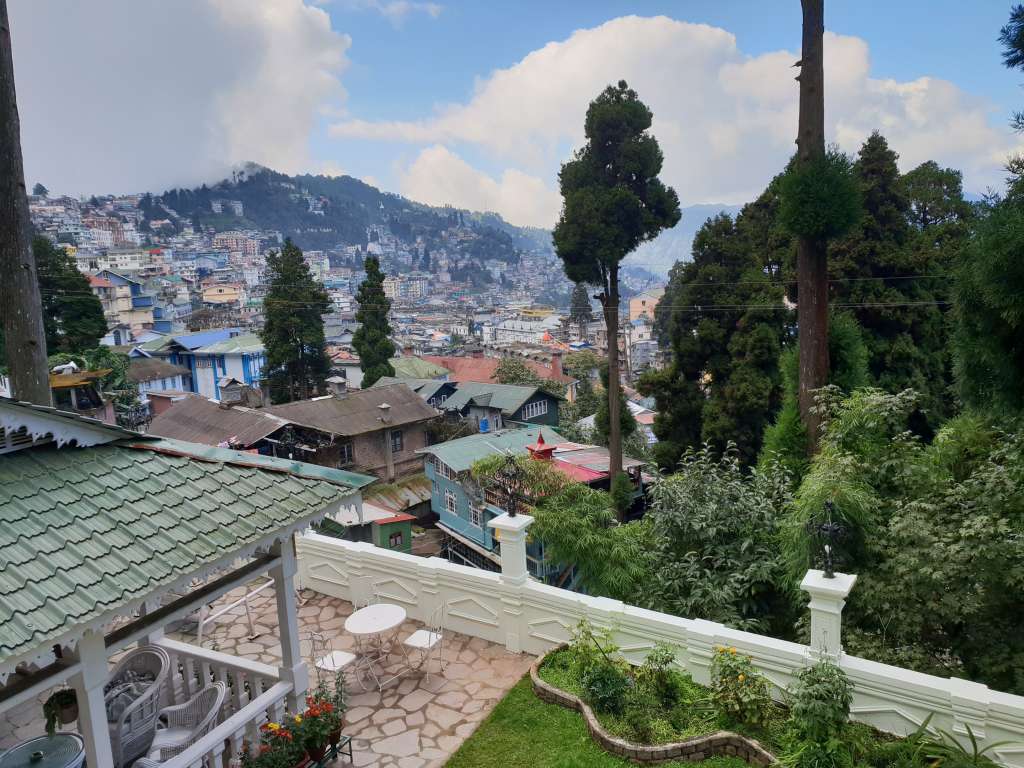 Blick auf Darjeeling im Nordosten Indiens. 