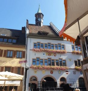 das Rathaus von Staufen, dem mittelalterlichen Städtekleinod im Breisgau