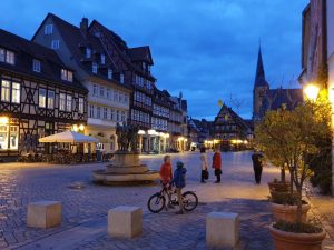 Der Marktplatz von Quedlinburg in magischem Licht.