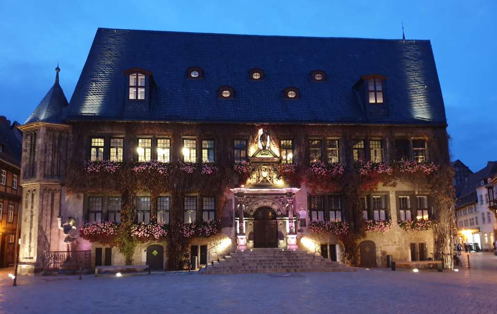 das Quedlinburger Rathaus mit seinem Renaisaanceportal.