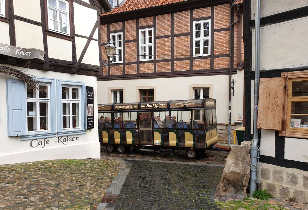 Bimmelbahn zu den Sehenswürdigkeiten Quedlinburgs 