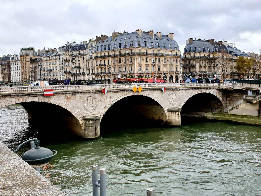 Seifeufer in Paris