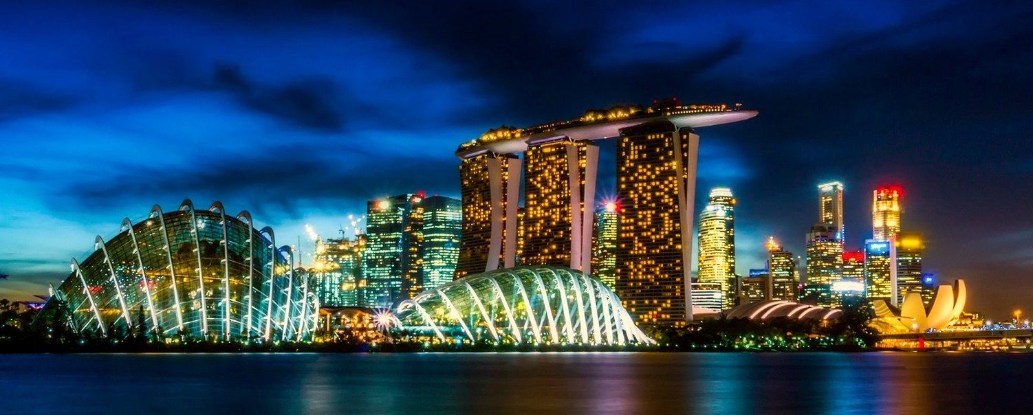 Nachtszene aus Singapur
