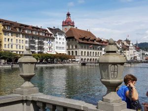 Häuserzeile an der Reuss in Luzern
