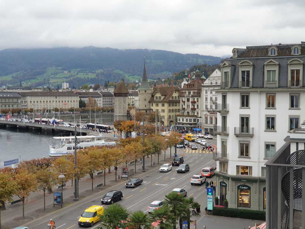 Blick auf den Schweizerhof in Luzern
