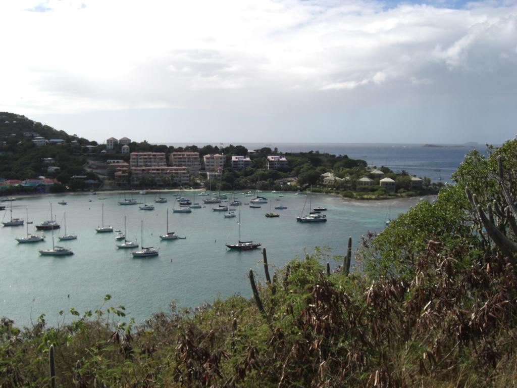St. Johns zählt zu den amerikanischen Jungferninseln. Auch sie wird beim Inselhüpfen durch die Kleinen Antillen besuch