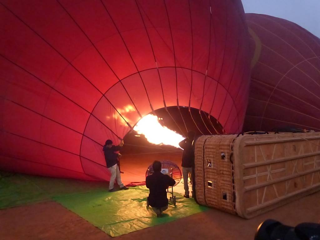 Teurer Spaß, aber ein unvergessliches Erlebnis: eine Ballonfahrt über Bagan in Myanmar