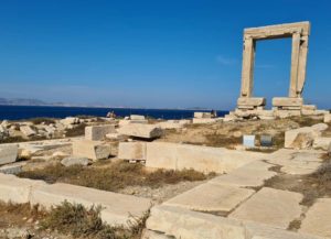 Das Portara-Tor auf der Kykladeninsel Naxos, Griechenland