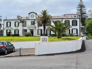 Die Häuser der Deutschen Kolonie auf der Azoreninsel Faial