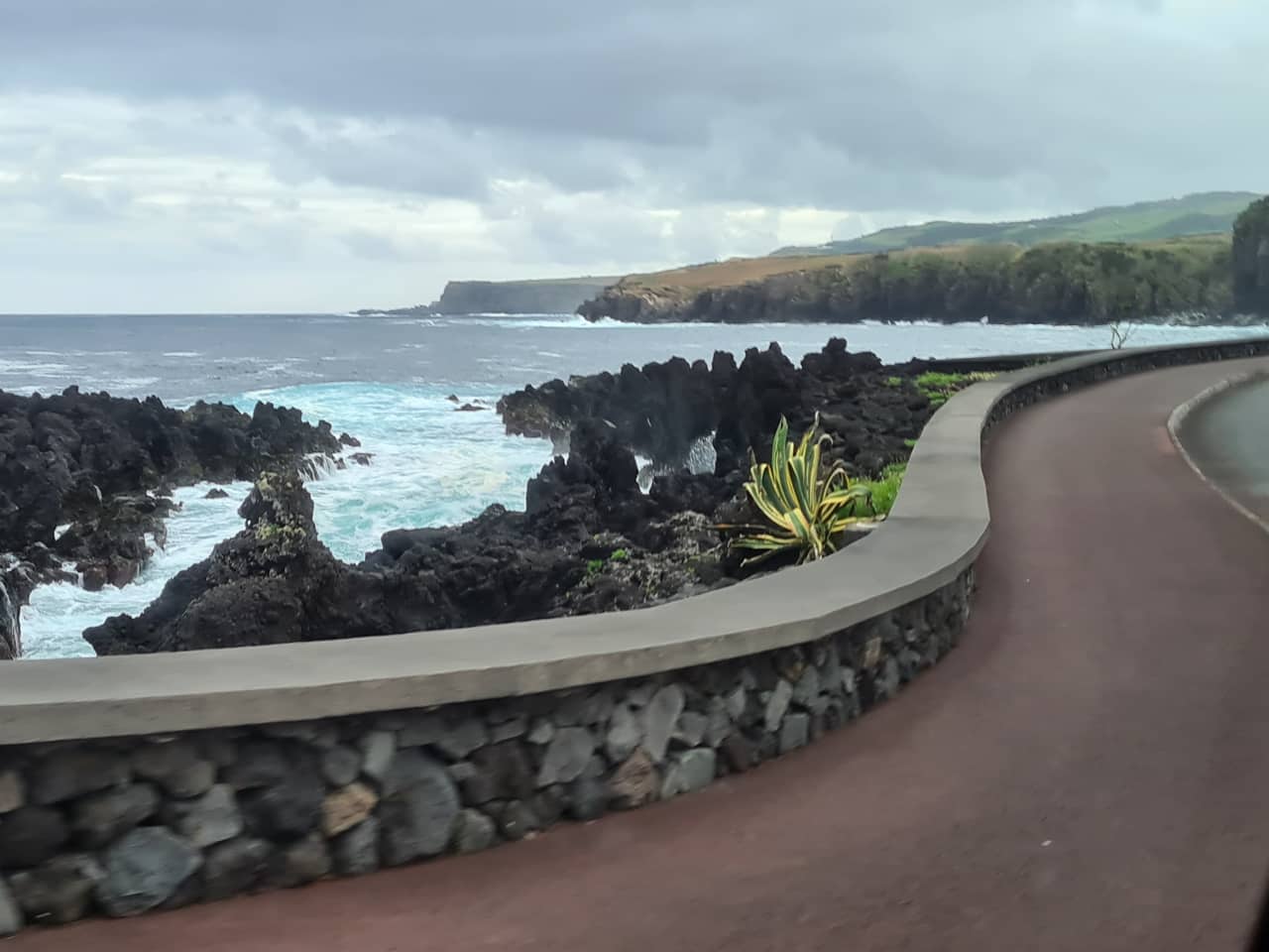 Die Küste von Biscoitos auf der Azoreninsel Terceira