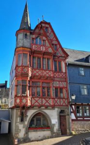 Die Oberstadt von Marburg gleicht mit seinen vielen Fachwerkbauten einem Freilichtmuseum.