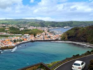 das Städtchen Horta auf der Azoreninsel Terceira