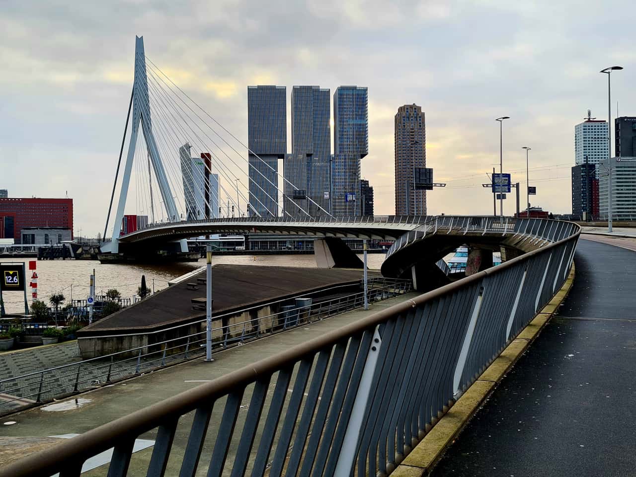 die Erasmusbrücke in Rotterdam, Niederlande