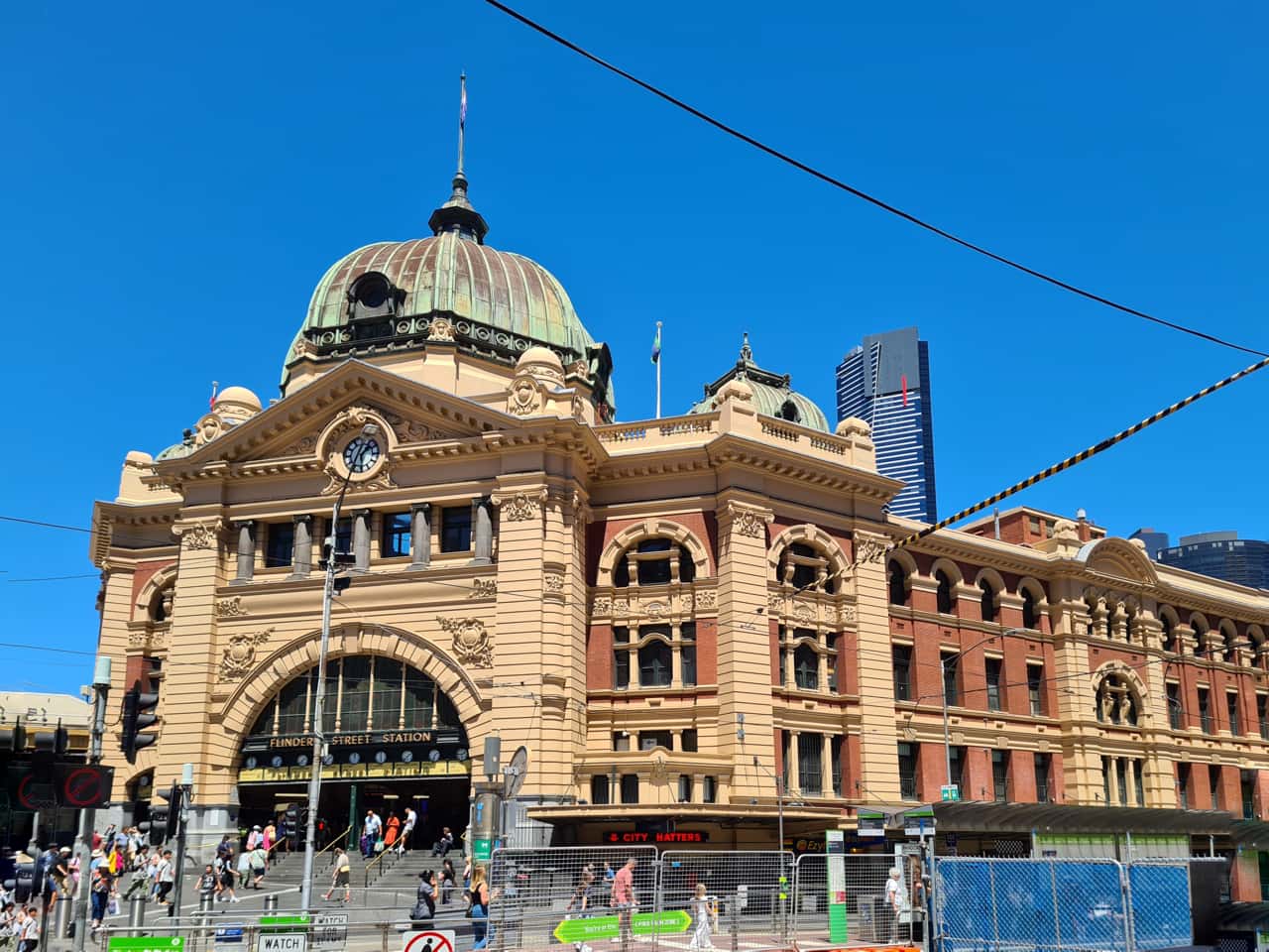 Der Bahnhof Flinders Street in Melbourne, Bundesstaat Victoria, Australien