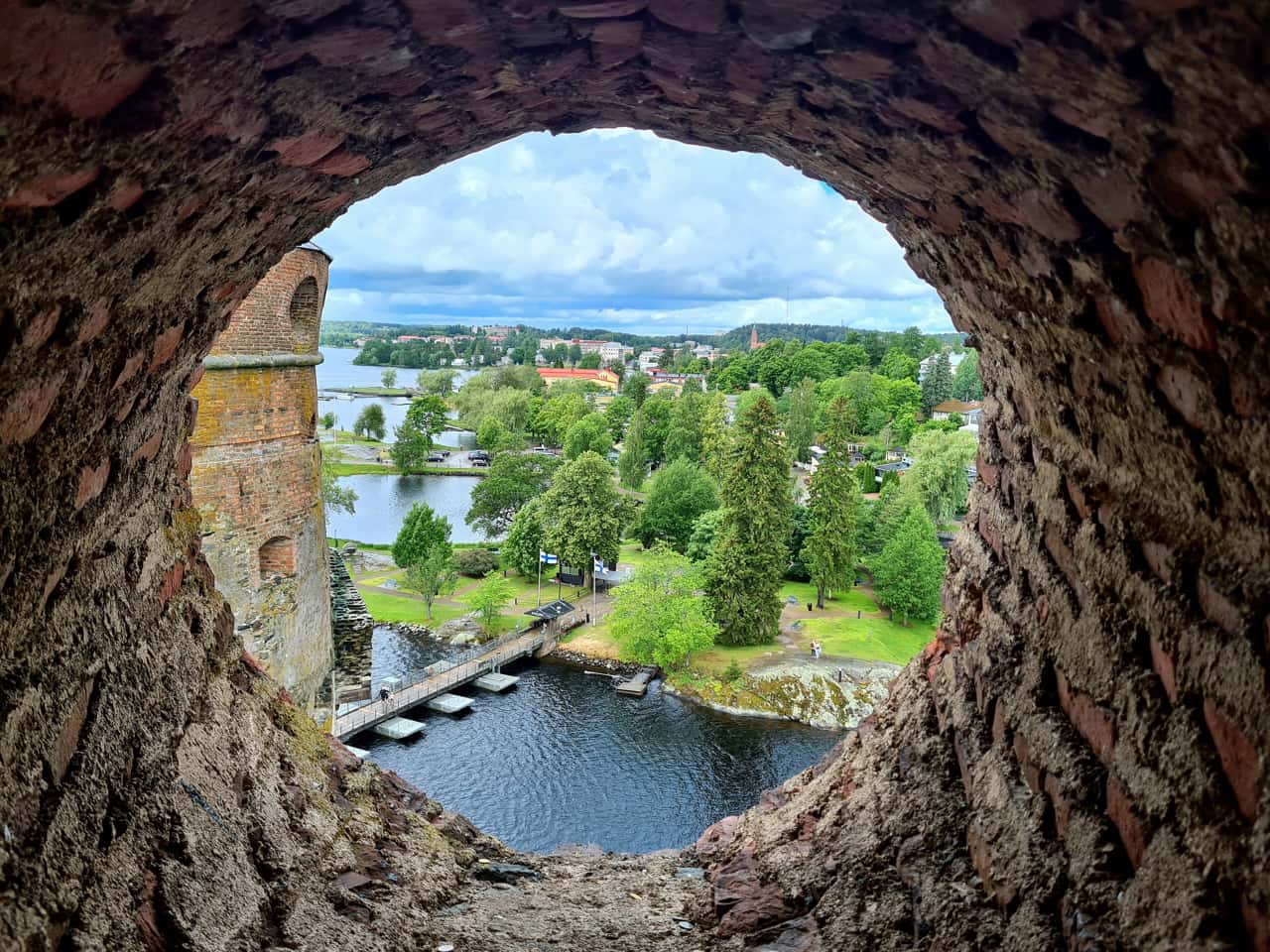 Die Burg Olavinlinna in Savonlinna im Südosten Finnlands.