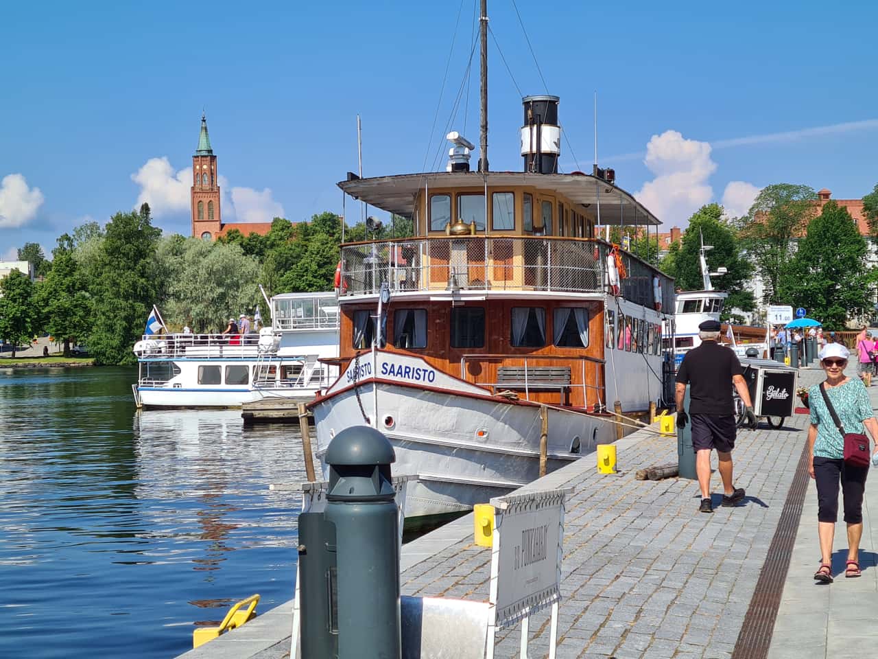 Kai der Ausflugsboote in Savonnlina am Saima-See in Finnland