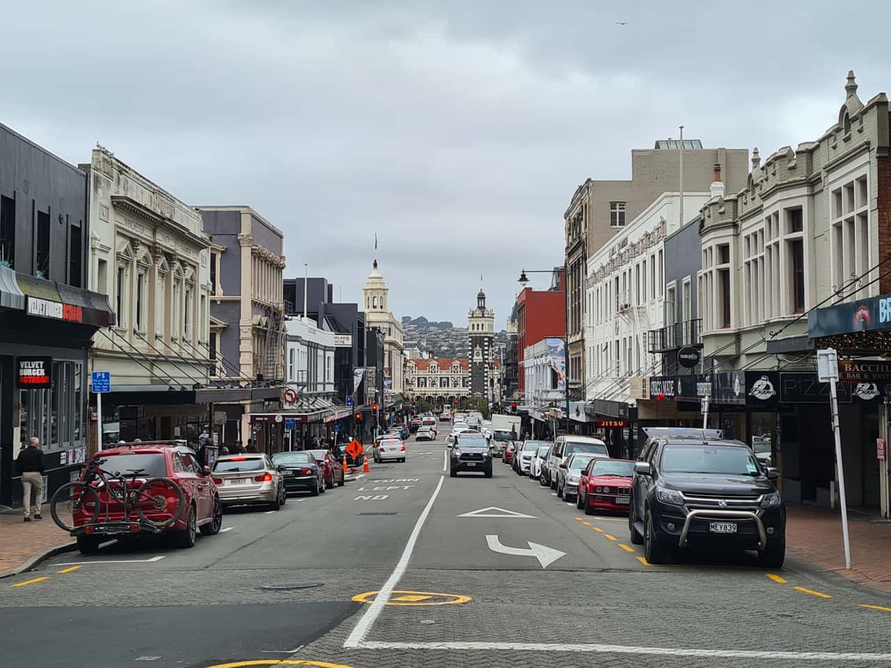 Hauptstraße in Dunedin auf Neuseelands Südinsel