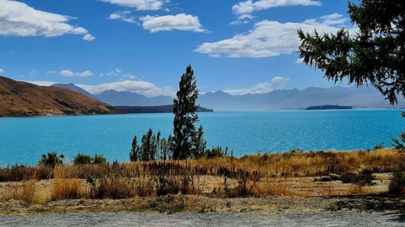 der Lake Tekapo in den neuseeländischen Alpen