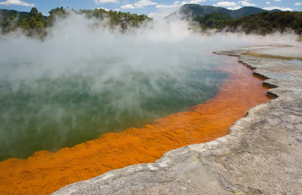 der Champagnepool bei Rotorua auf der Nordinsel von Neuseeland. 