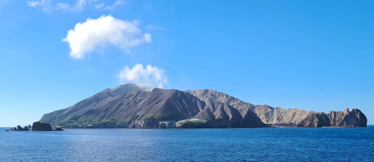 Der Vulkan White Island in der Bay of Plenty vor Neuseelands Nordinsel