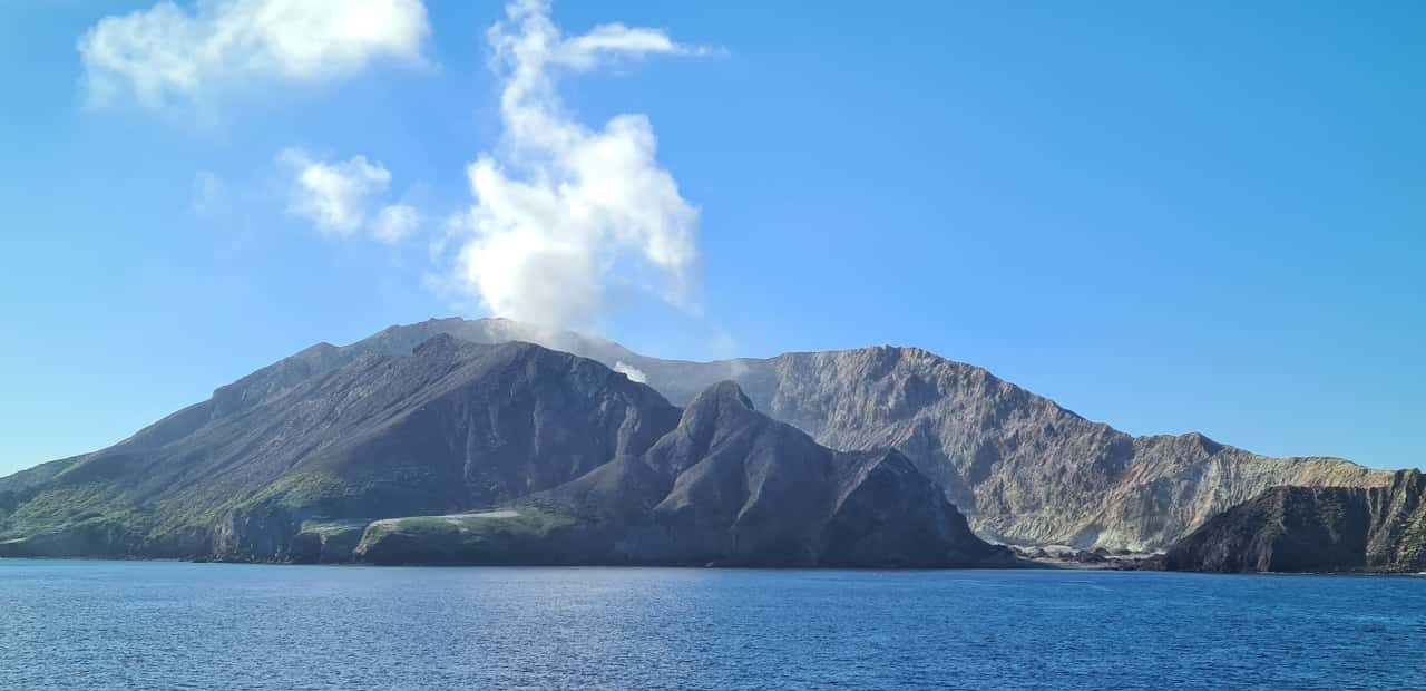 Der Vulkan White Island in der Bay of Plenty vor Neuseelands Nordinsel