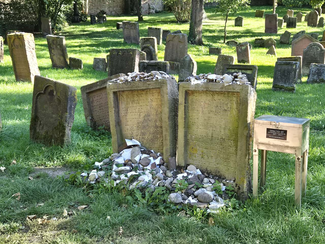 der jüdische Friedhof "Heiliger Sand" in Worms