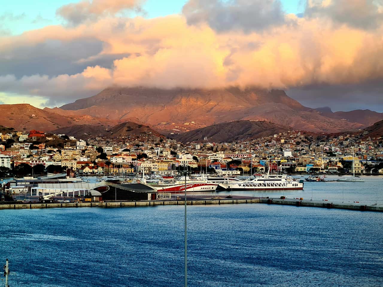 Abendstimmung in Mindelo auf der Kapverdeninsel São Vicente