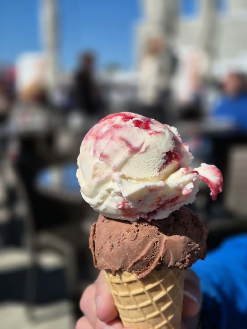 Eisstand am Marktplatz von Oulo, Finnland